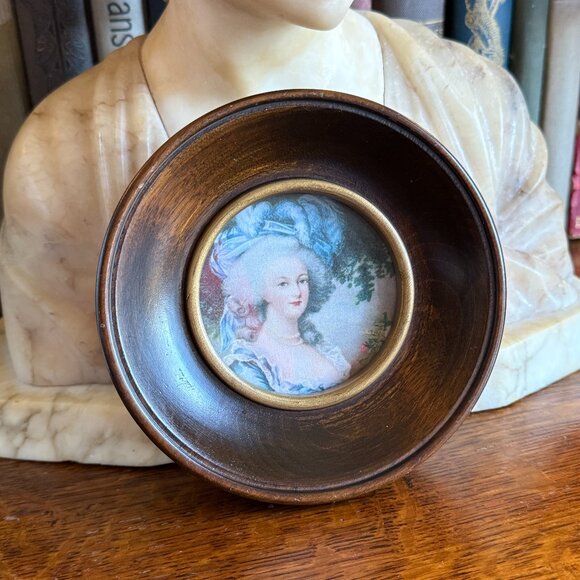 Vintage Marie Antoinette Round Wood Small Picture - Picture 10 of 12